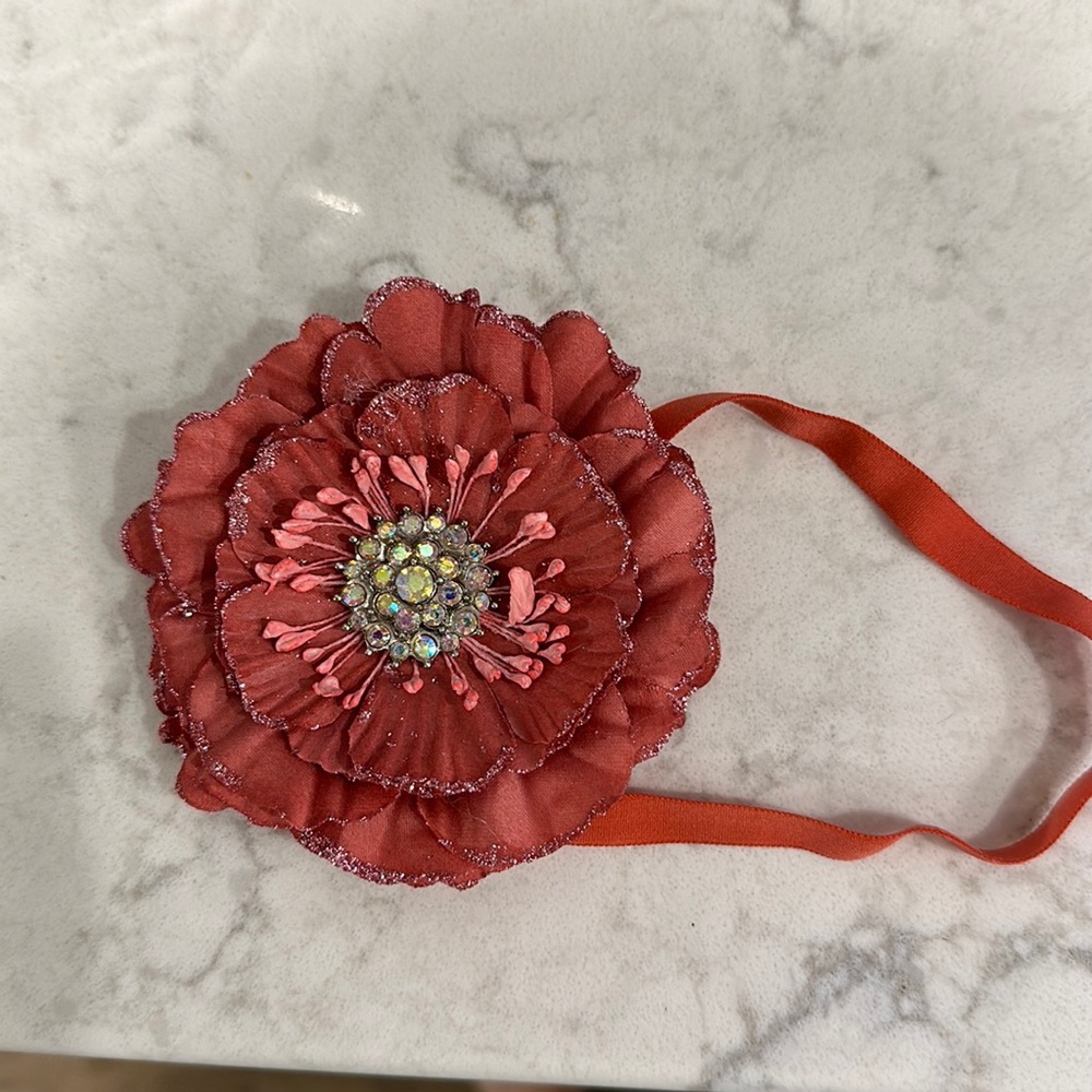 Dark pink tieks flower